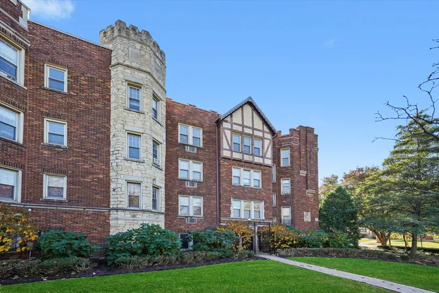 $199,999 | 10909 South Longwood Drive, Unit 3, Chicago, IL 60643