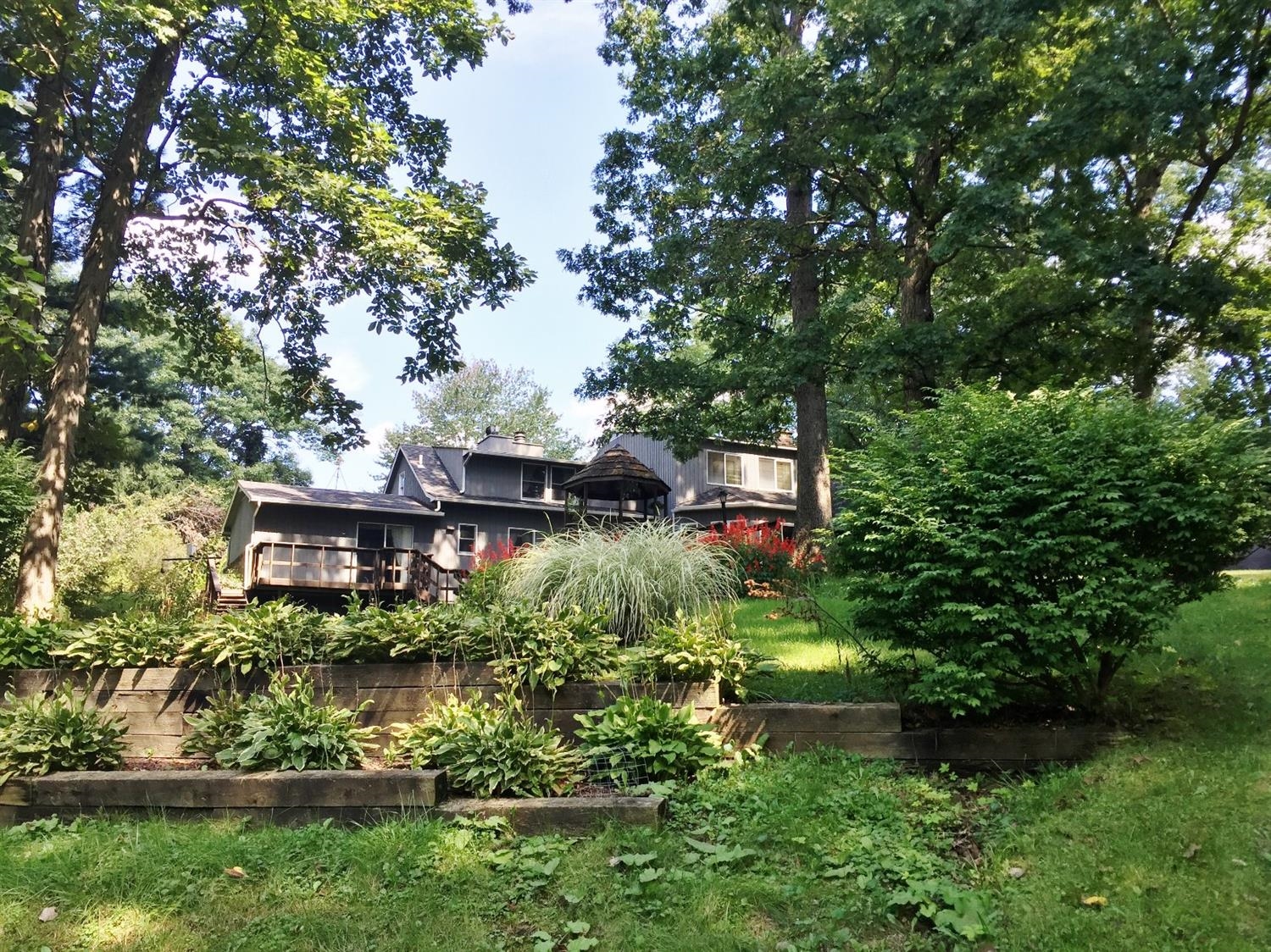 358 West Division Road Valparaiso, IN 46385 - Photo 7 of 10 a view of a garden with plants