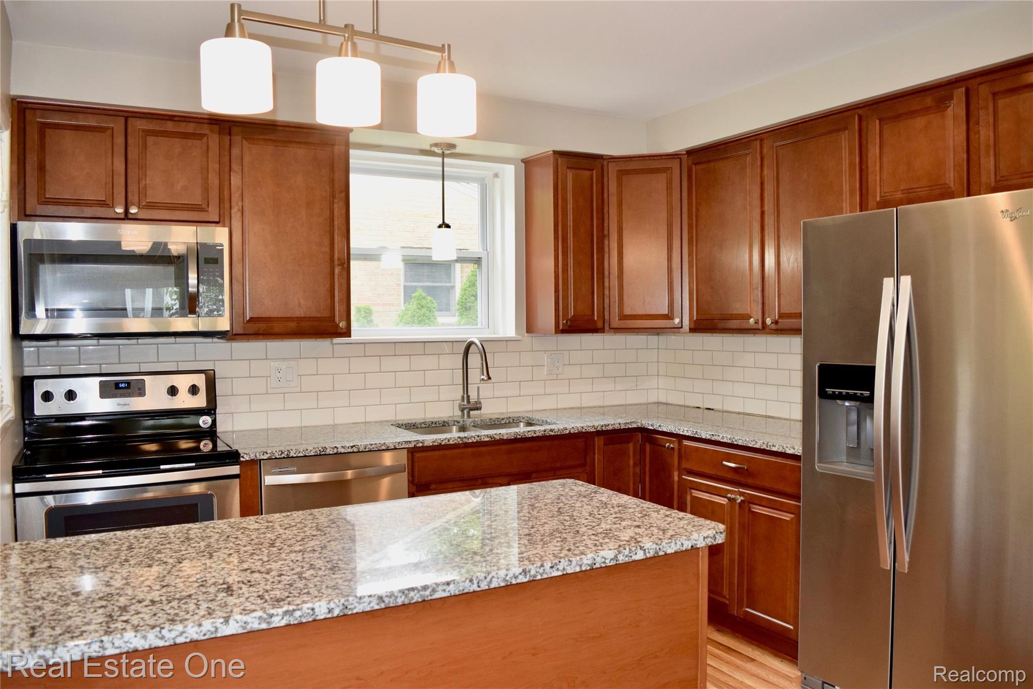 1203 Sycamore Drive Rochester, MI 48307 - Photo 15 of 22 DSC_0257 - Copy.jpg
