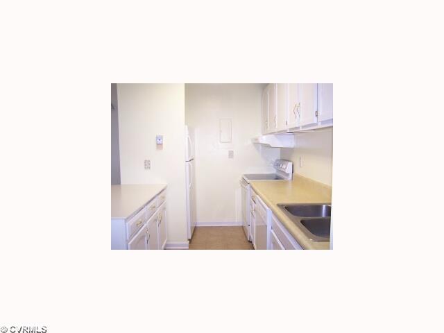 10052 Purcell Road Henrico, VA 23228 - Photo 5 of 10 Kitchen - 10052 Purcell Road - View of Kitchen from Utility Room