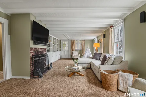 $1,800,000 | 371 Wilton Road West, Ridgefield, CT 06877