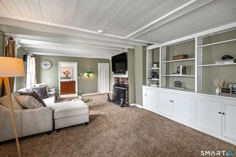 $1,800,000 | 371 Wilton Road West, Ridgefield, CT 06877