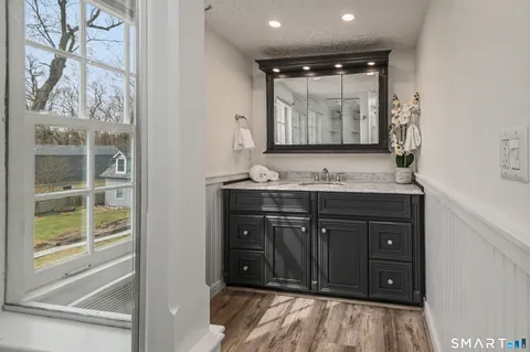 $1,800,000 | 371 Wilton Road West, Ridgefield, CT 06877