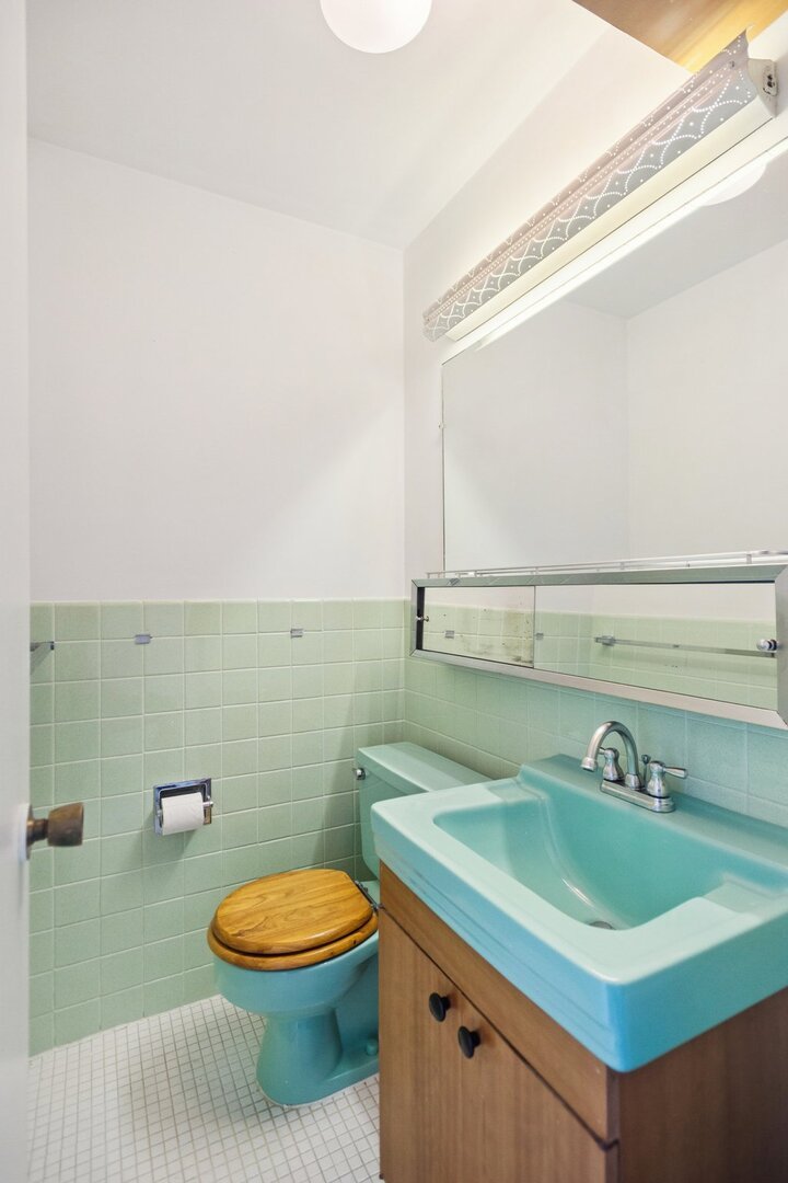6301 North Sheridan Road, Unit 6K Chicago, IL 60660 - Photo 12 of 21 a bathroom with a sink mirror vanity and toilet