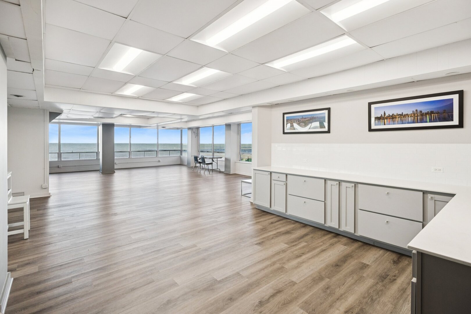 6301 North Sheridan Road, Unit 6K Chicago, IL 60660 - Photo 15 of 21 a view of an empty room with wooden floor