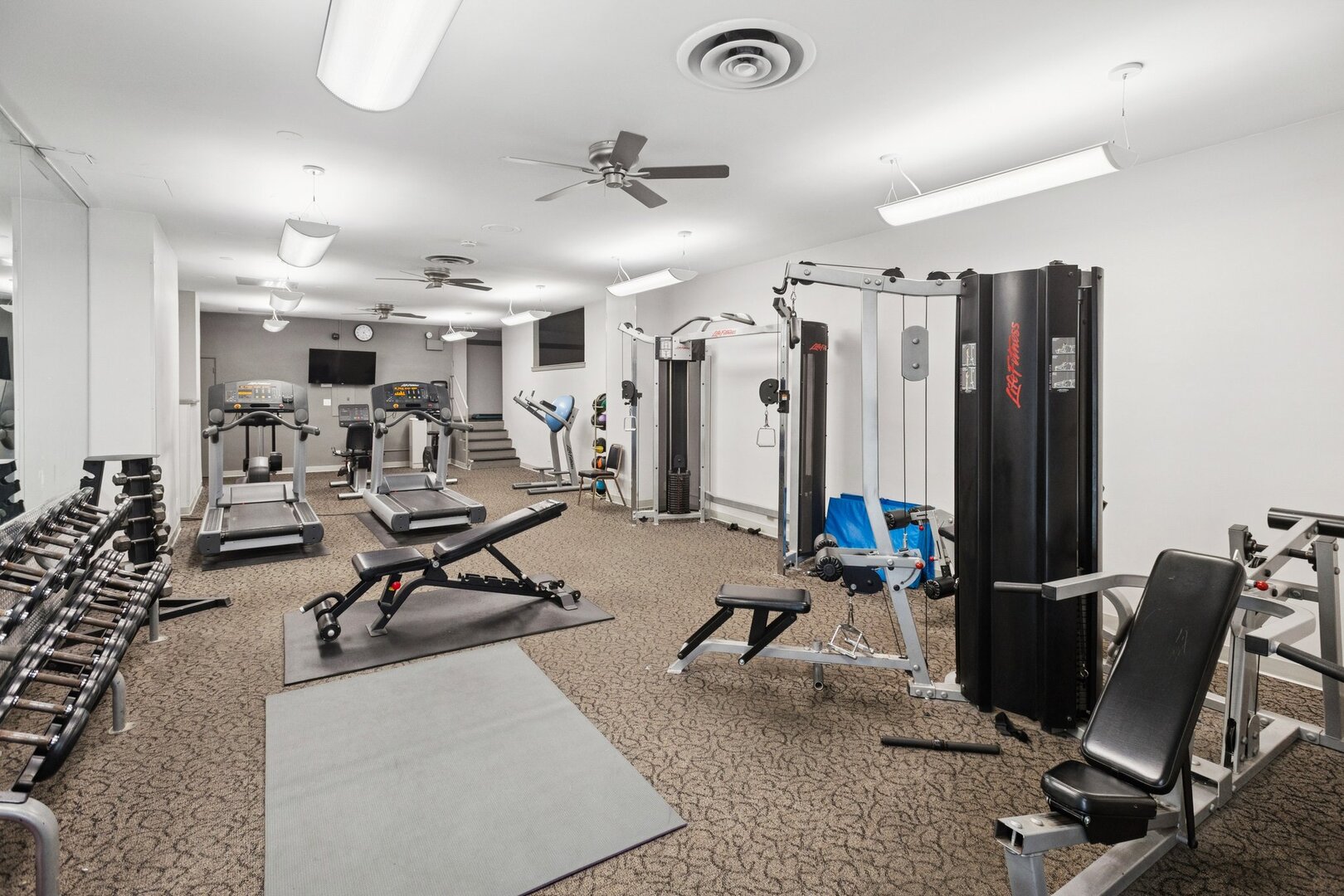 6301 North Sheridan Road, Unit 6K Chicago, IL 60660 - Photo 17 of 21 a view of a room with gym equipment