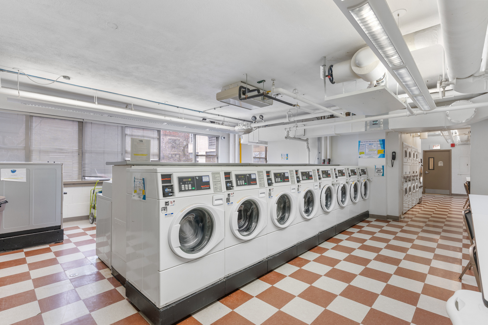 6301 North Sheridan Road, Unit 6K Chicago, IL 60660 - Photo 18 of 21 a utility room with dryer and washer