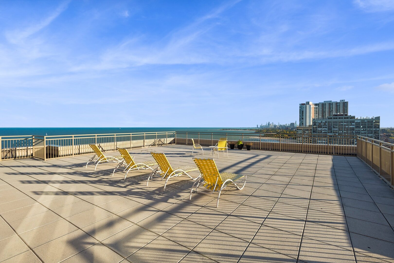 6301 North Sheridan Road, Unit 6K Chicago, IL 60660 - Photo 19 of 21 a view of a terrace with wooden floor and city view