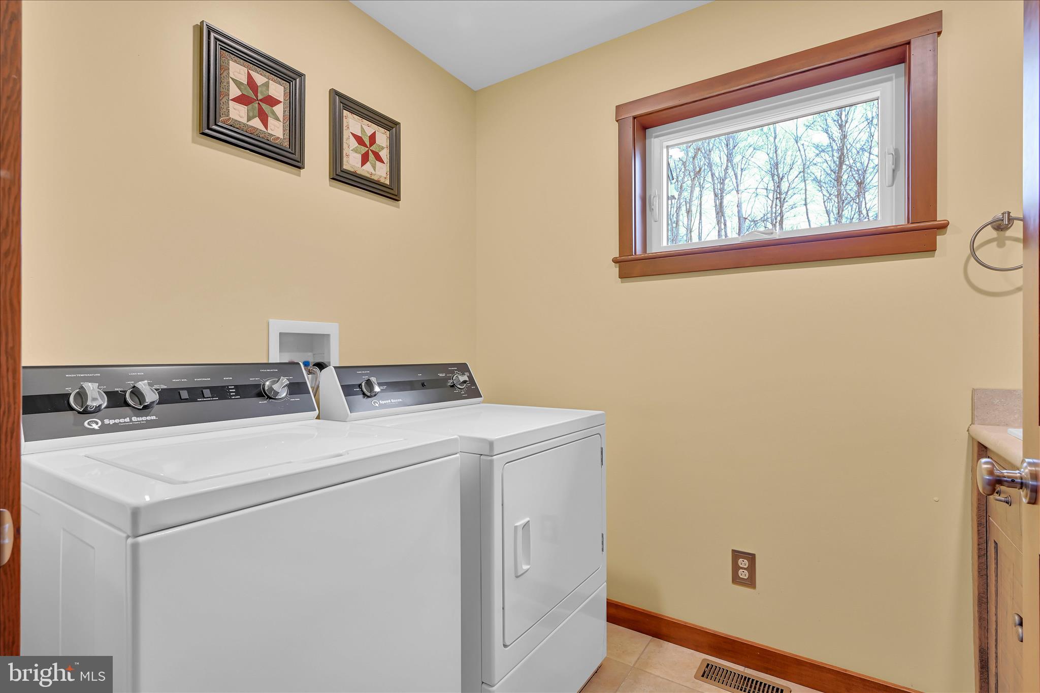 643 Deturksville Road Pine Grove, PA 17963 - Photo 40 of 59 a utility room with dryer and washer