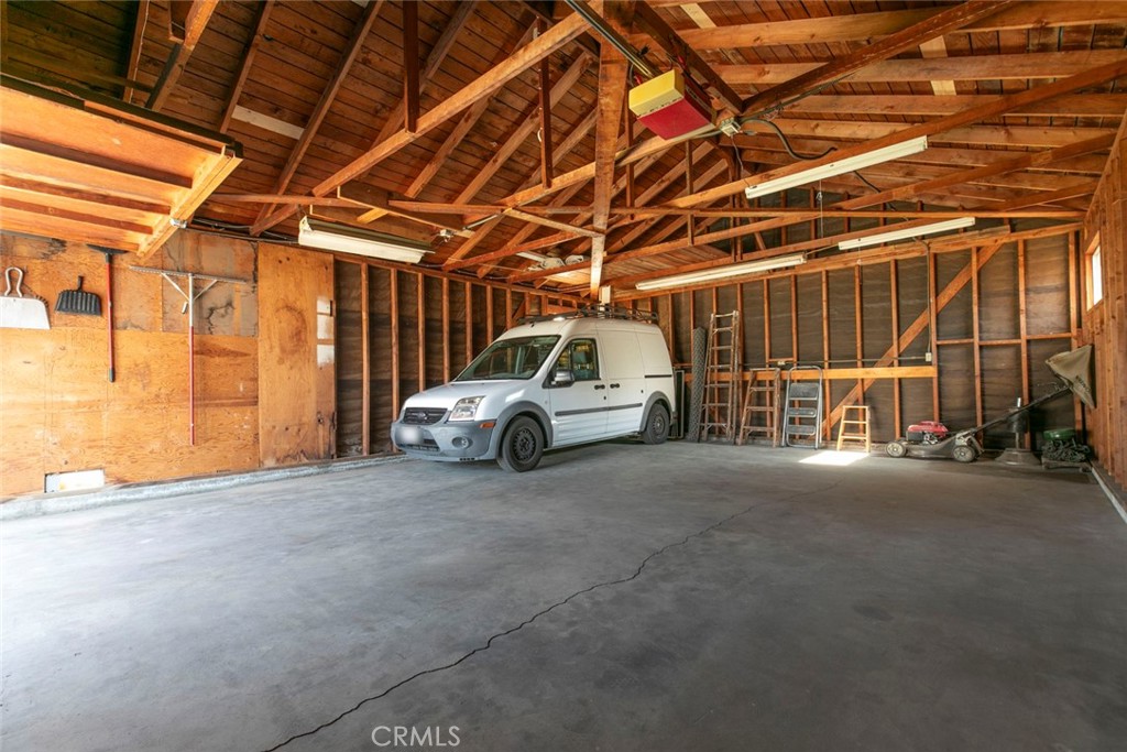 10404 Leolang Avenue Sunland, CA 91040 - Photo 25 of 37 a view of a car parking garage
