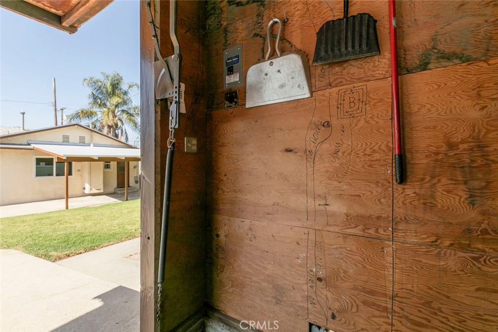 10404 Leolang Avenue Sunland, CA 91040 - Photo 26 of 37 a picture of a bathroom