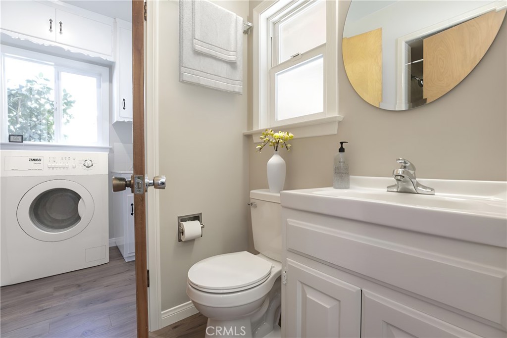10404 Leolang Avenue Sunland, CA 91040 - Photo 8 of 37 a bathroom with a toilet sink and mirror
