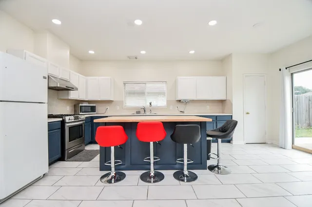 $2,900 | 9641 Weldridge Drive, Sugar Land, TX 77498