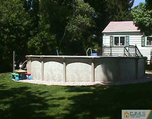 12 Richard Road East Brunswick, NJ 08816 - Photo 4 of 8 Gallery Image 4