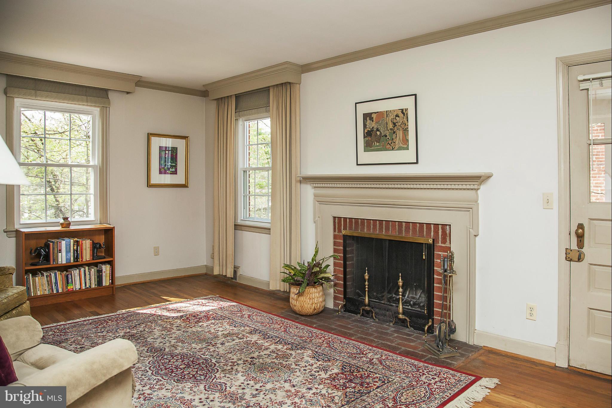 310 Penwood Road Silver Spring, MD 20901 - Photo 3 of 18 Living Room