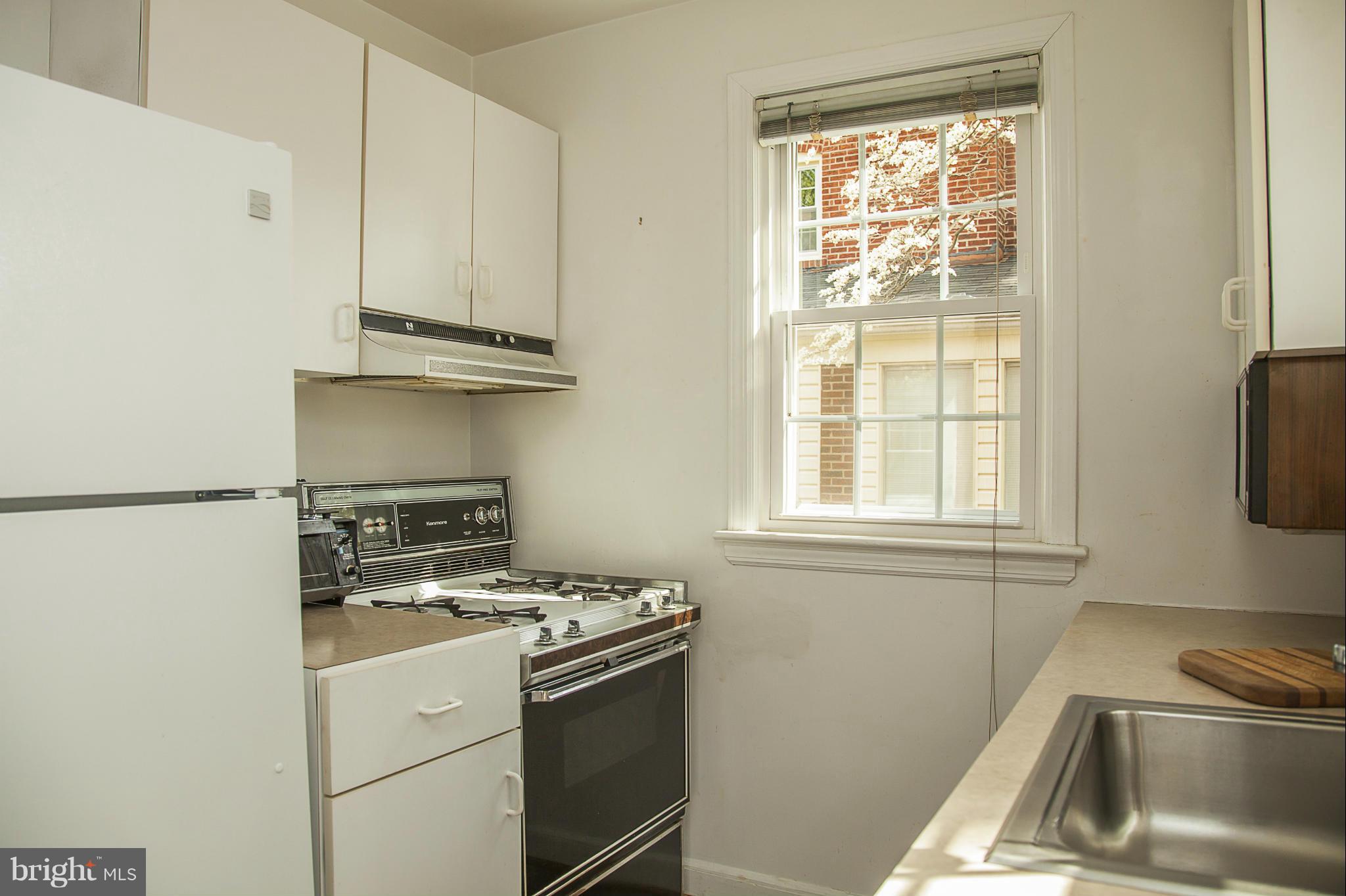 310 Penwood Road Silver Spring, MD 20901 - Photo 5 of 18 Kitchen