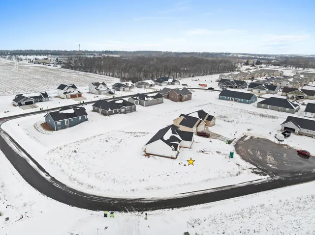 $424,900 | 2662 Lawrence Lane, Neenah, WI 54956