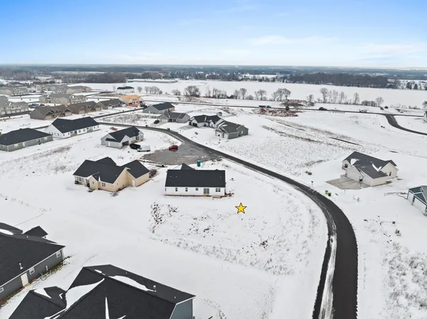 $424,900 | 2662 Lawrence Lane, Neenah, WI 54956