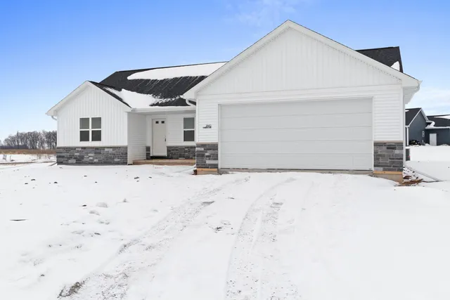 $424,900 | 2662 Lawrence Lane, Neenah, WI 54956