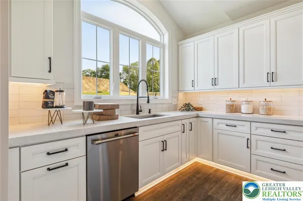$799,990 | 5403 Red Oak Drive, Coopersburg, PA 18036