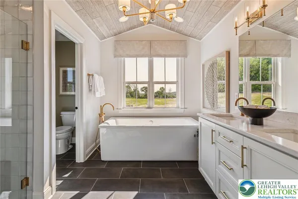 $799,990 | 5403 Red Oak Drive, Coopersburg, PA 18036