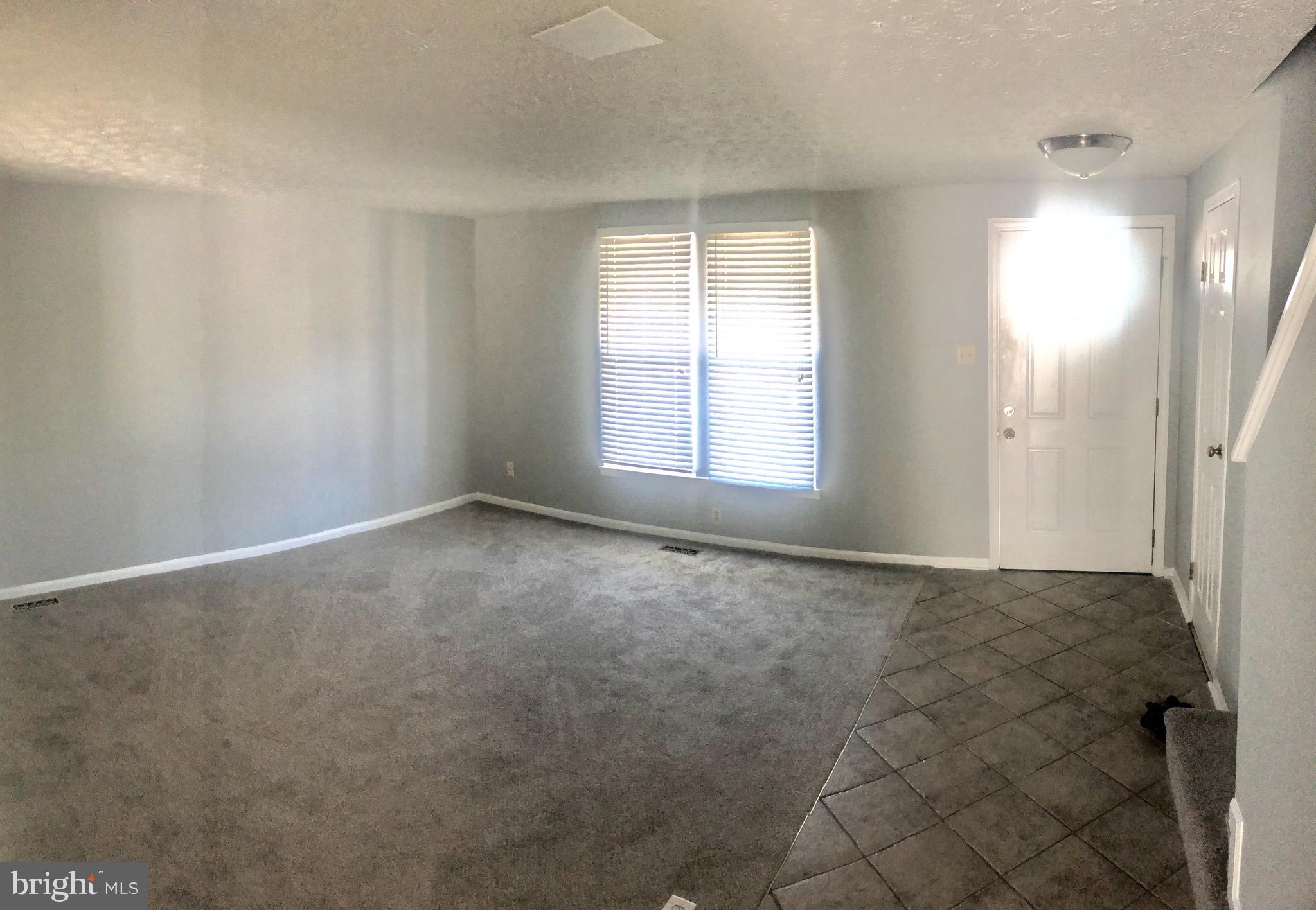 9 Greenleaf Road Baltimore, MD 21234 - Photo 3 of 24 Large Living room