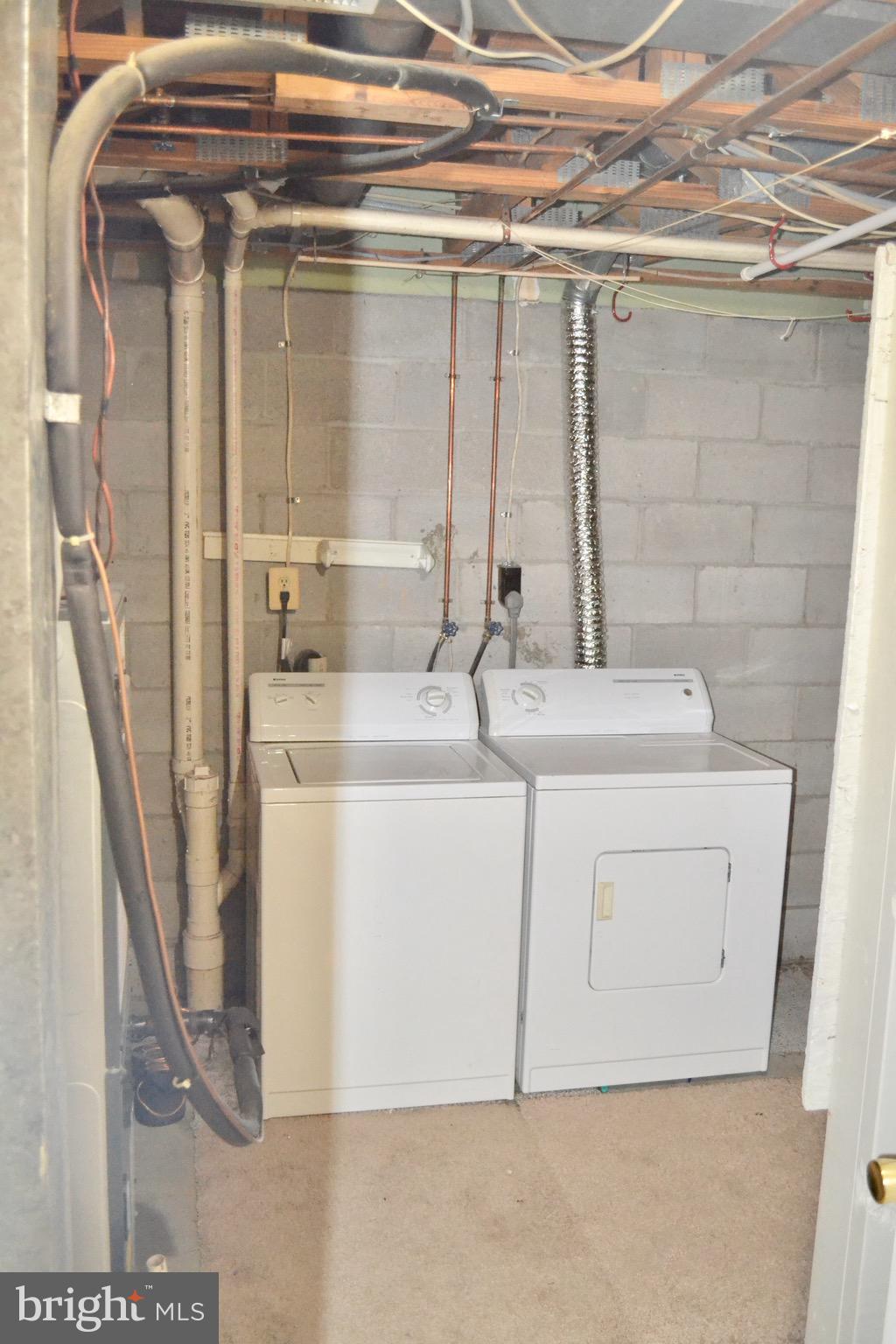 9 Greenleaf Road Baltimore, MD 21234 - Photo 22 of 24 Laundry and Utility room w/storage space