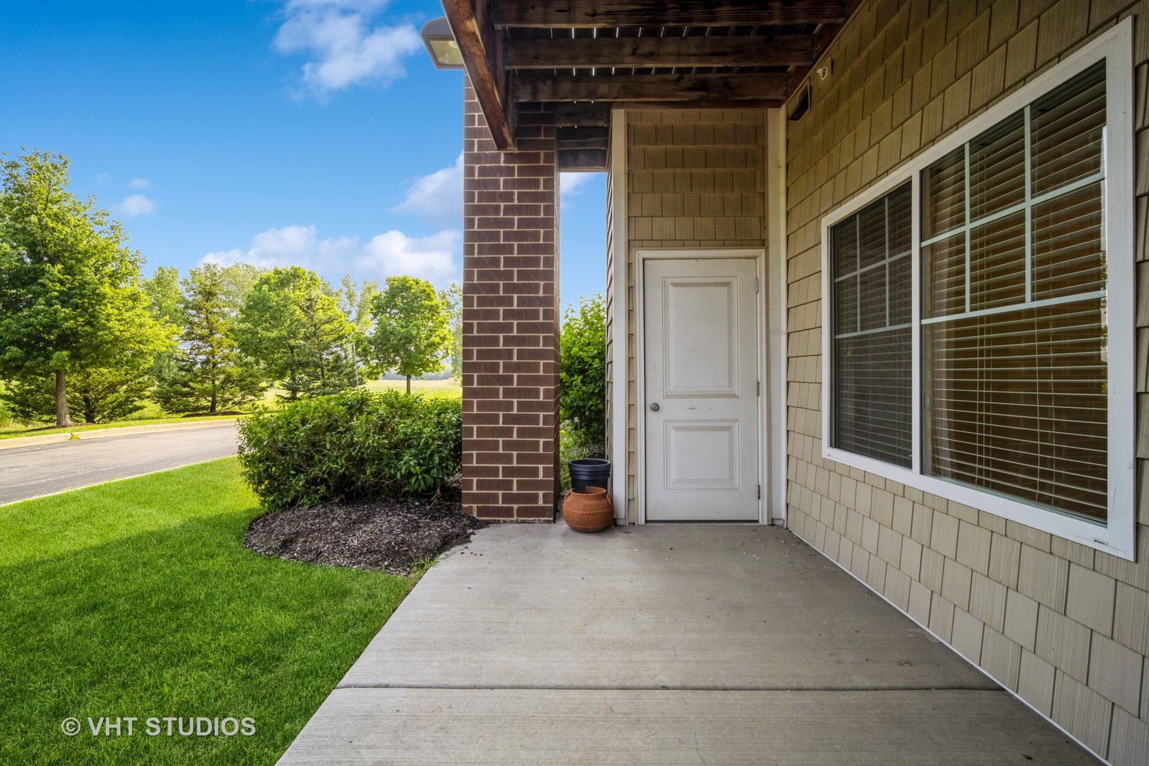 2220 Founders Way, Unit P102 Northbrook, IL 60062 - Photo 23 of 23 a view of a door of the house