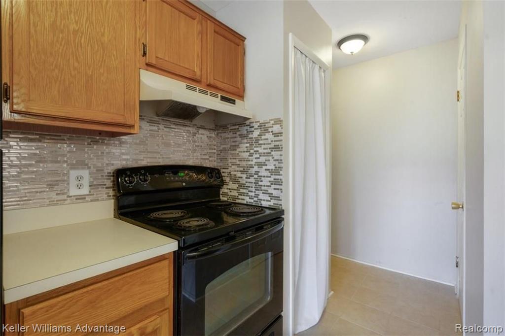 22313 Peach Tree Novi, MI 48375 - Photo 6 of 29