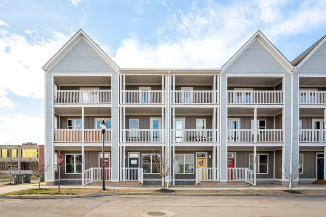 $2,095 | 2360 East 18th Street, Chattanooga, TN 37404