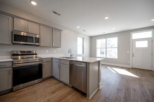 $2,095 | 2360 East 18th Street, Chattanooga, TN 37404
