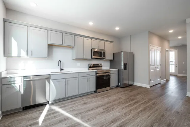 $2,095 | 2360 East 18th Street, Chattanooga, TN 37404