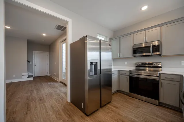 $2,095 | 2360 East 18th Street, Chattanooga, TN 37404