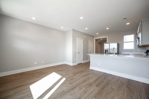 $2,095 | 2360 East 18th Street, Chattanooga, TN 37404