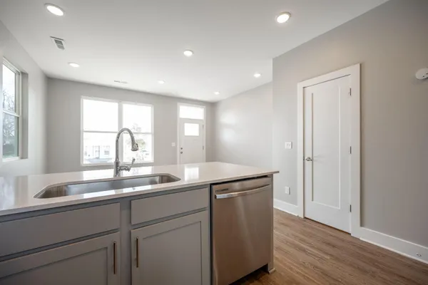 $2,095 | 2360 East 18th Street, Chattanooga, TN 37404
