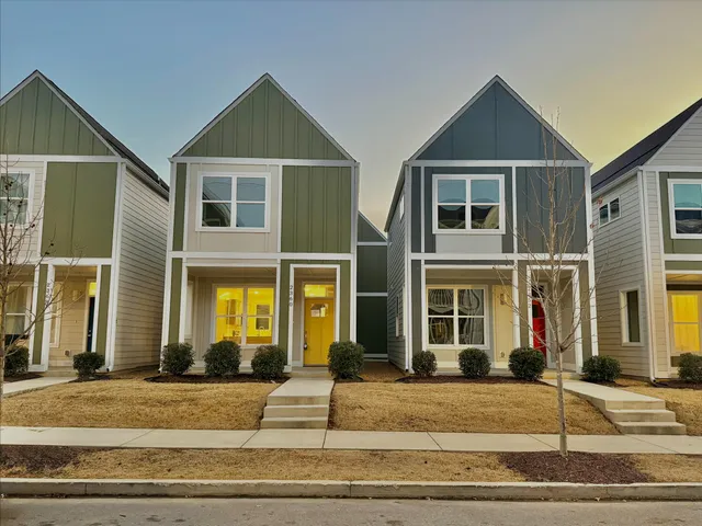 $2,095 | 2360 East 18th Street, Chattanooga, TN 37404