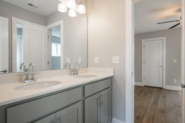 $2,095 | 2360 East 18th Street, Chattanooga, TN 37404