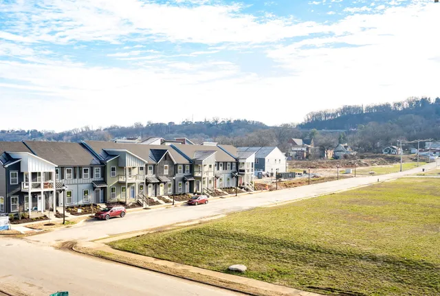 $2,095 | 2360 East 18th Street, Chattanooga, TN 37404