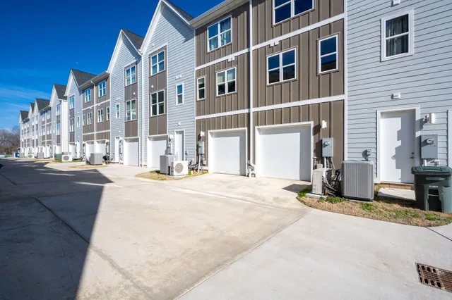 $2,095 | 2360 East 18th Street, Chattanooga, TN 37404