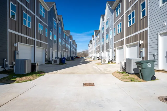 $2,095 | 2360 East 18th Street, Chattanooga, TN 37404