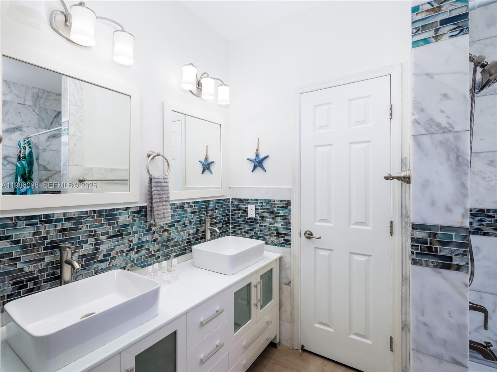599 30th Street Marathon, FL 33050 - Photo 23 of 44 Primary Bath