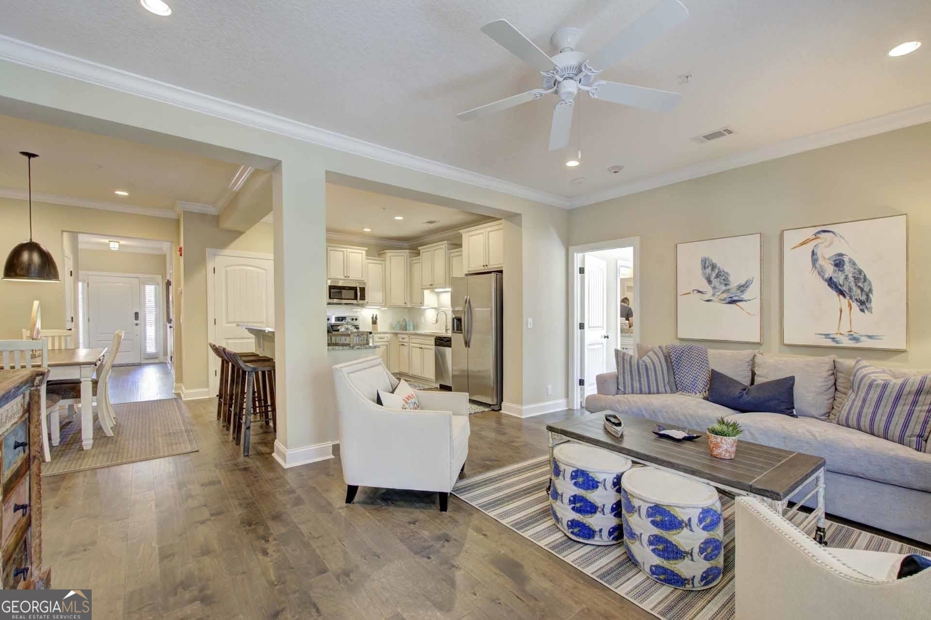 205 Mariners Circle St. Simons, GA 31522 - Photo 13 of 51 a living room with furniture and a chandelier