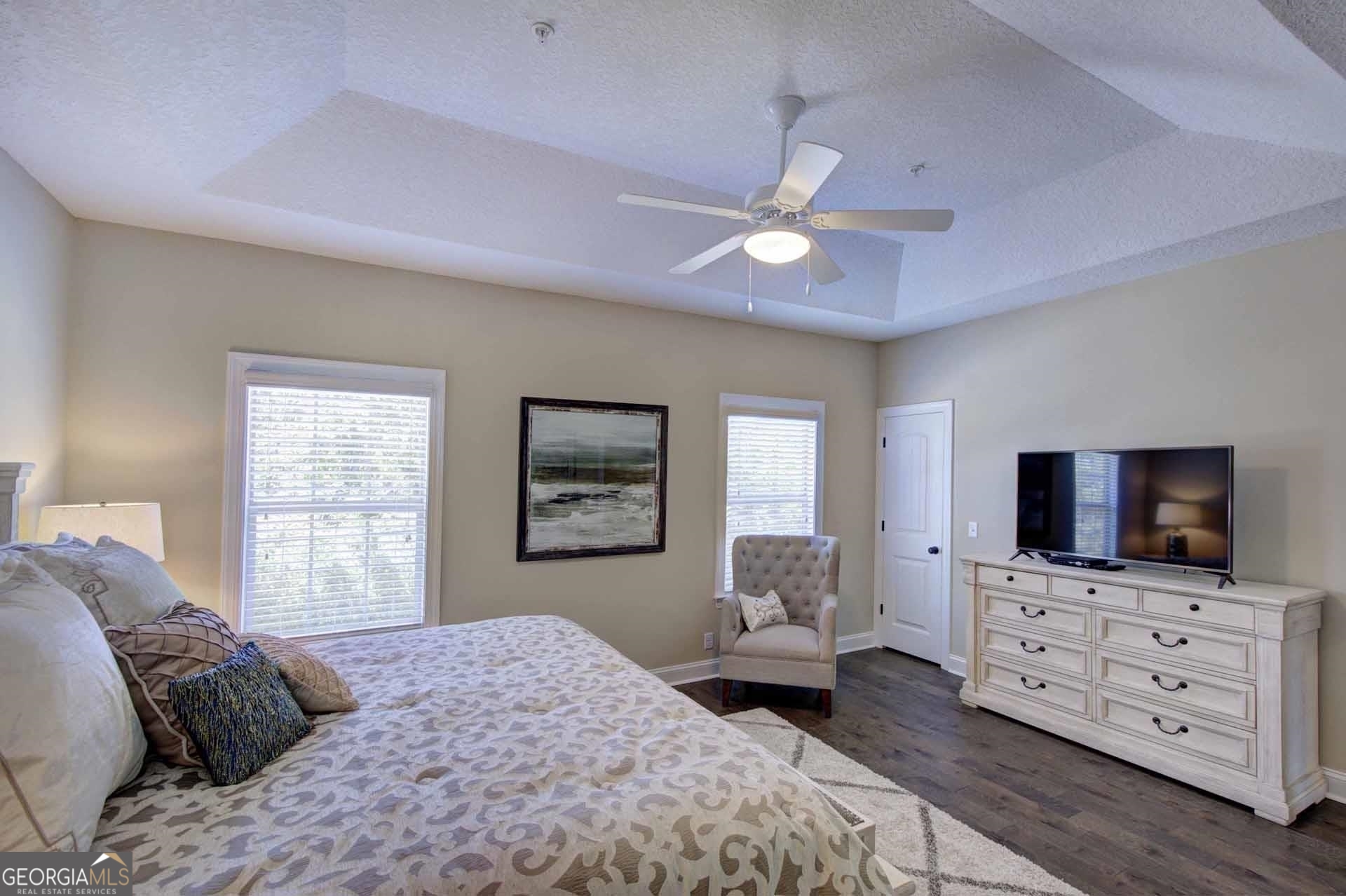 205 Mariners Circle St. Simons, GA 31522 - Photo 23 of 51 a bedroom with a large bed and a flat screen tv