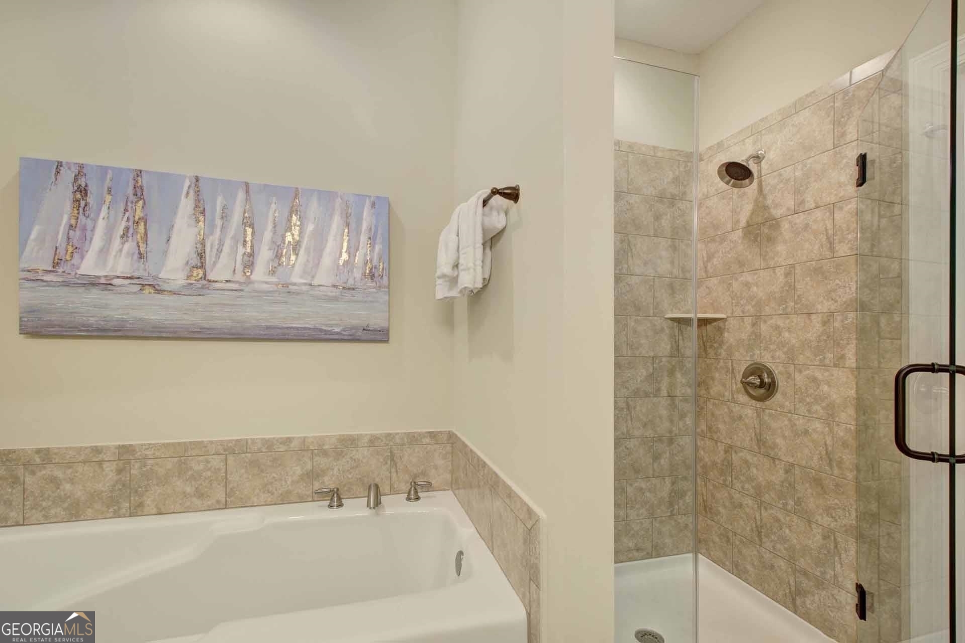 205 Mariners Circle St. Simons, GA 31522 - Photo 27 of 51 a bathroom with a bathtub and shower