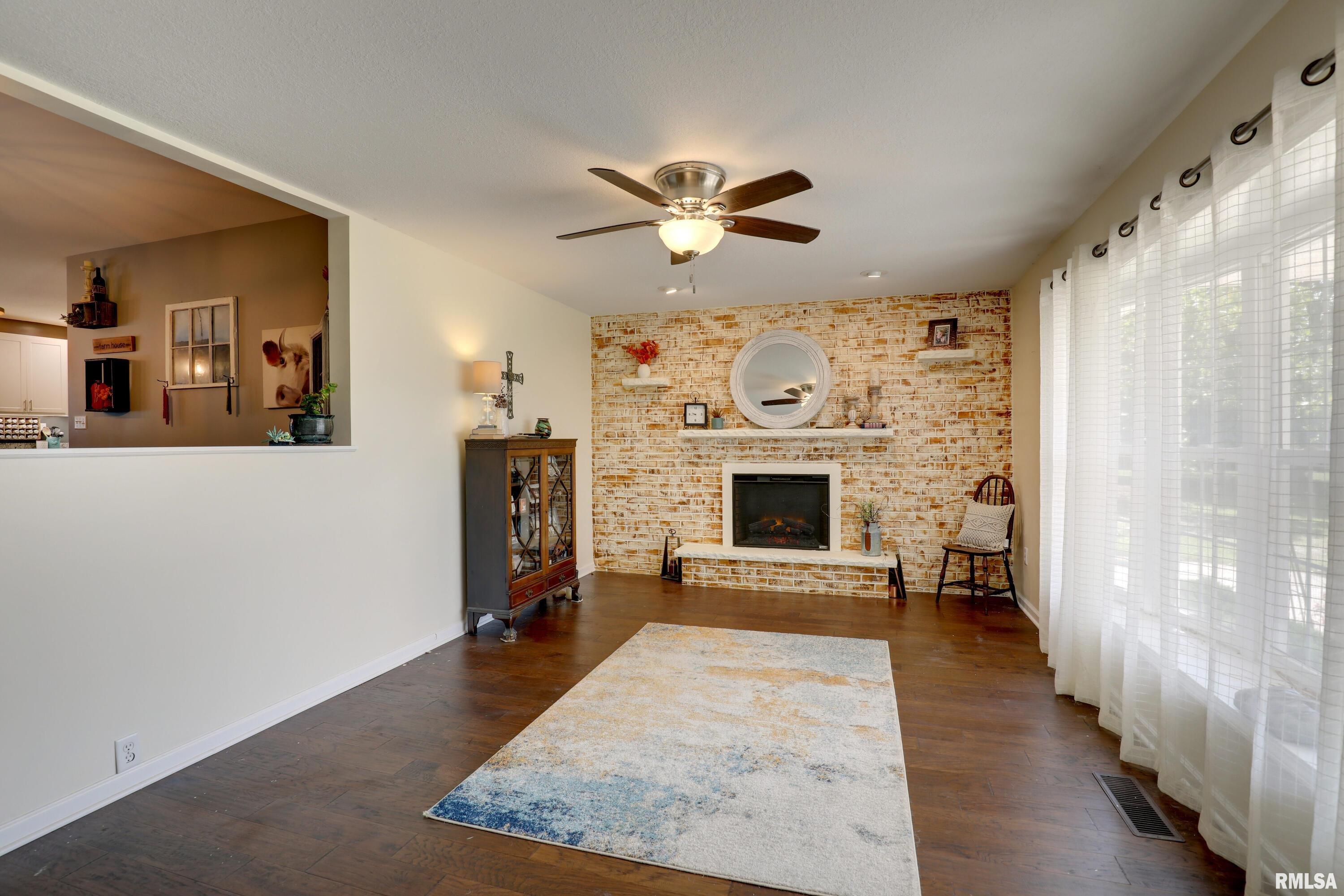 4616 Payson Road Quincy, IL 62305 - Photo 3 of 25 Gallery Image 3