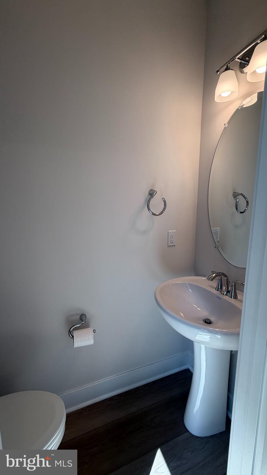 12742 Verdant Way Reston, VA 20191 - Photo 6 of 34 Gallery Image 6