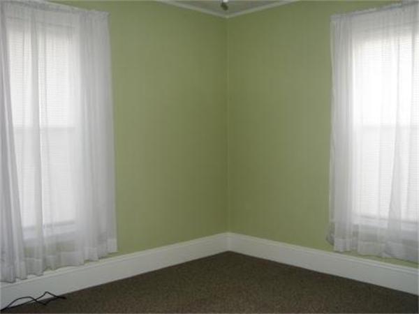 28 Washington Square Gloucester, MA 01930 - Photo 11 of 26 a small space with a window