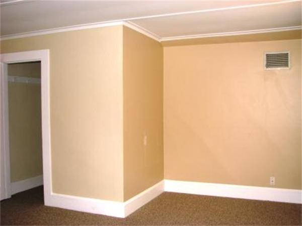 28 Washington Square Gloucester, MA 01930 - Photo 14 of 26 a view of a small space