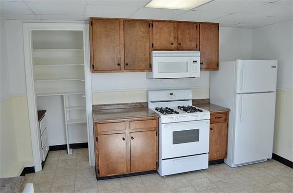 28 Washington Square Gloucester, MA 01930 - Photo 21 of 26 a kitchen with a stove and a refrigerator
