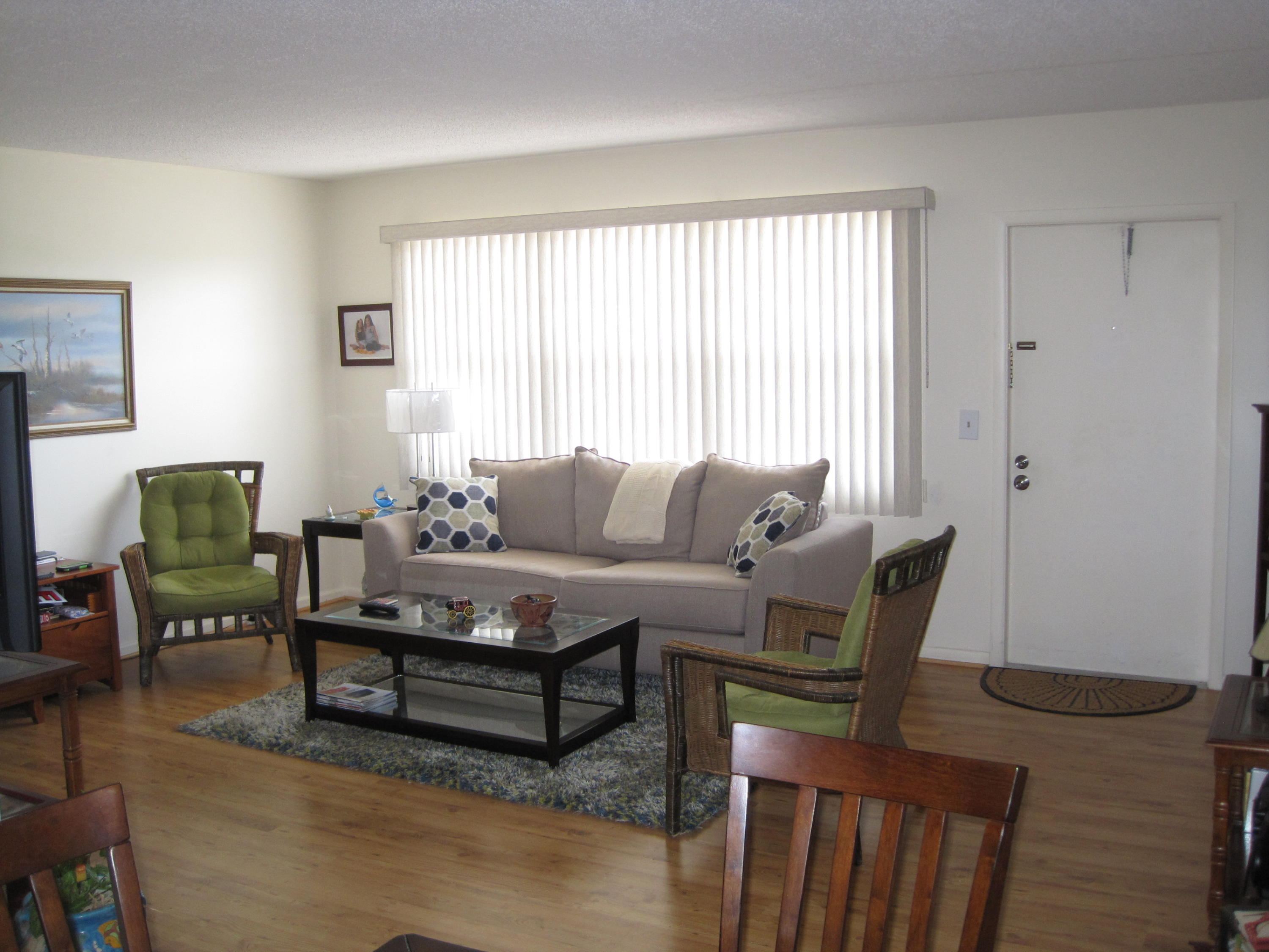 3093 Cornwall East Boca Raton, FL 33434 - Photo 8 of 45 Living Room